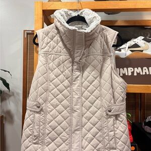 Weatherproof Women's Beige Quilted Vest with Faux Fur Collar